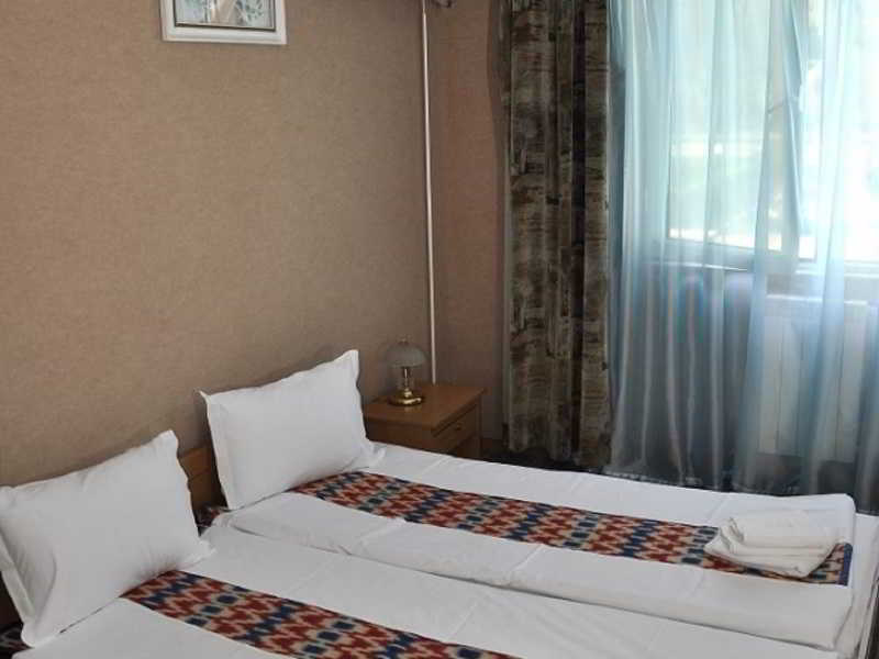 Q Hotel