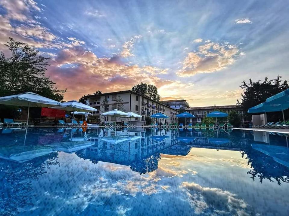 Hotel Q